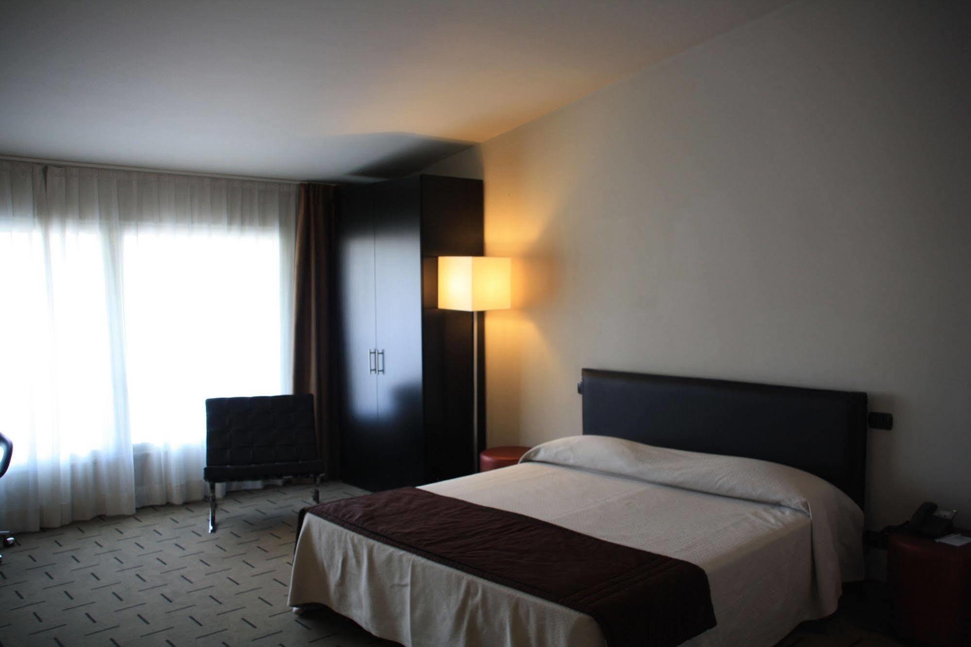 Hotel Continental Cremona Ngoại thất bức ảnh