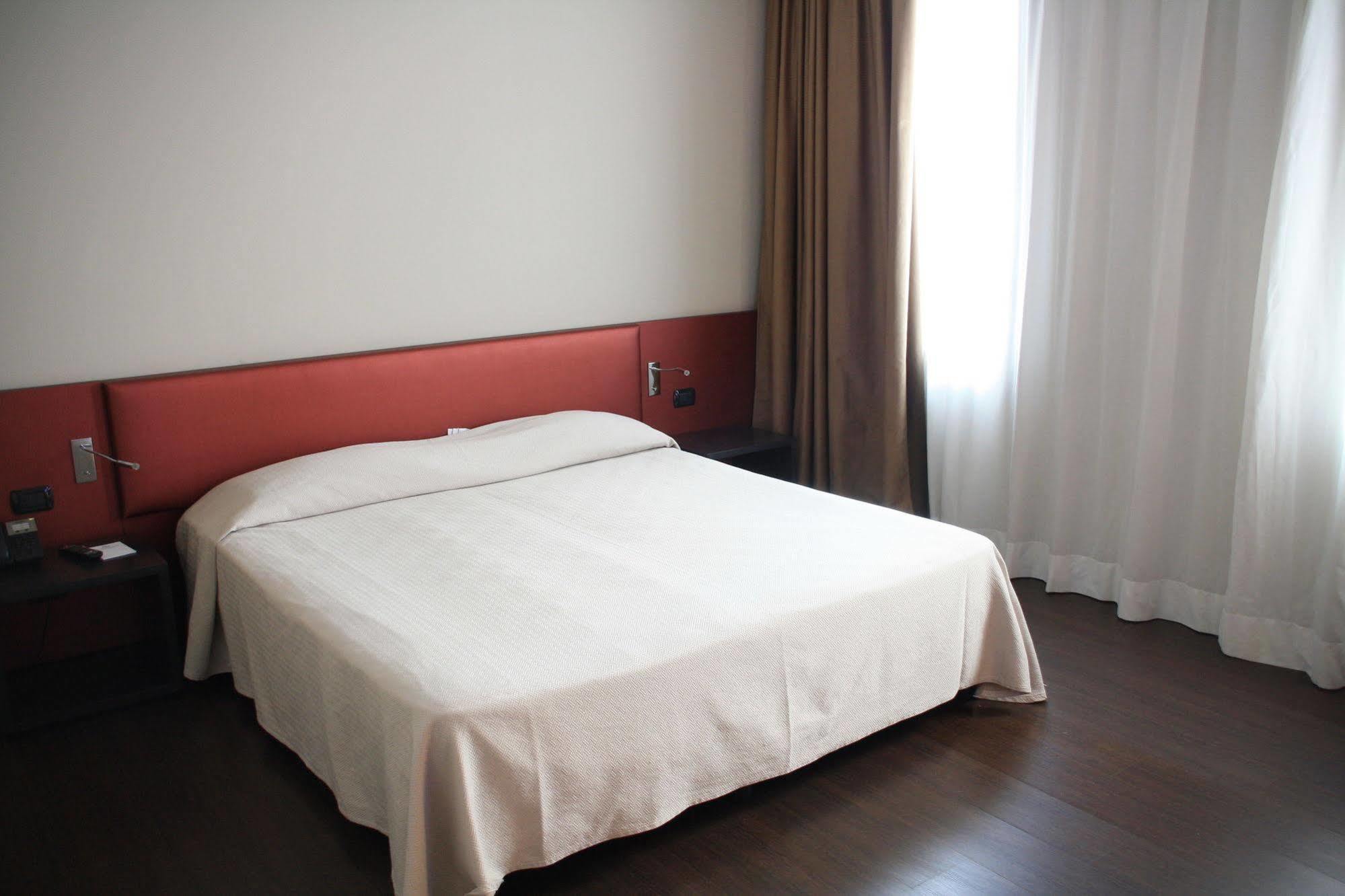 Hotel Continental Cremona Ngoại thất bức ảnh